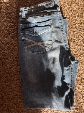 Slim Fit Men's Jeans in Faded Blue - Modern Casual
